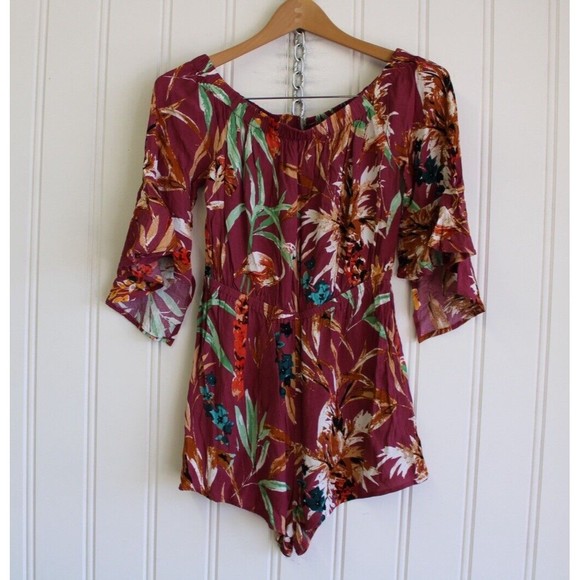 Express Romper Women Small Red Floral Off Shoulder‎ Pleated Flared Sleeve Preppy - Picture 1 of 4